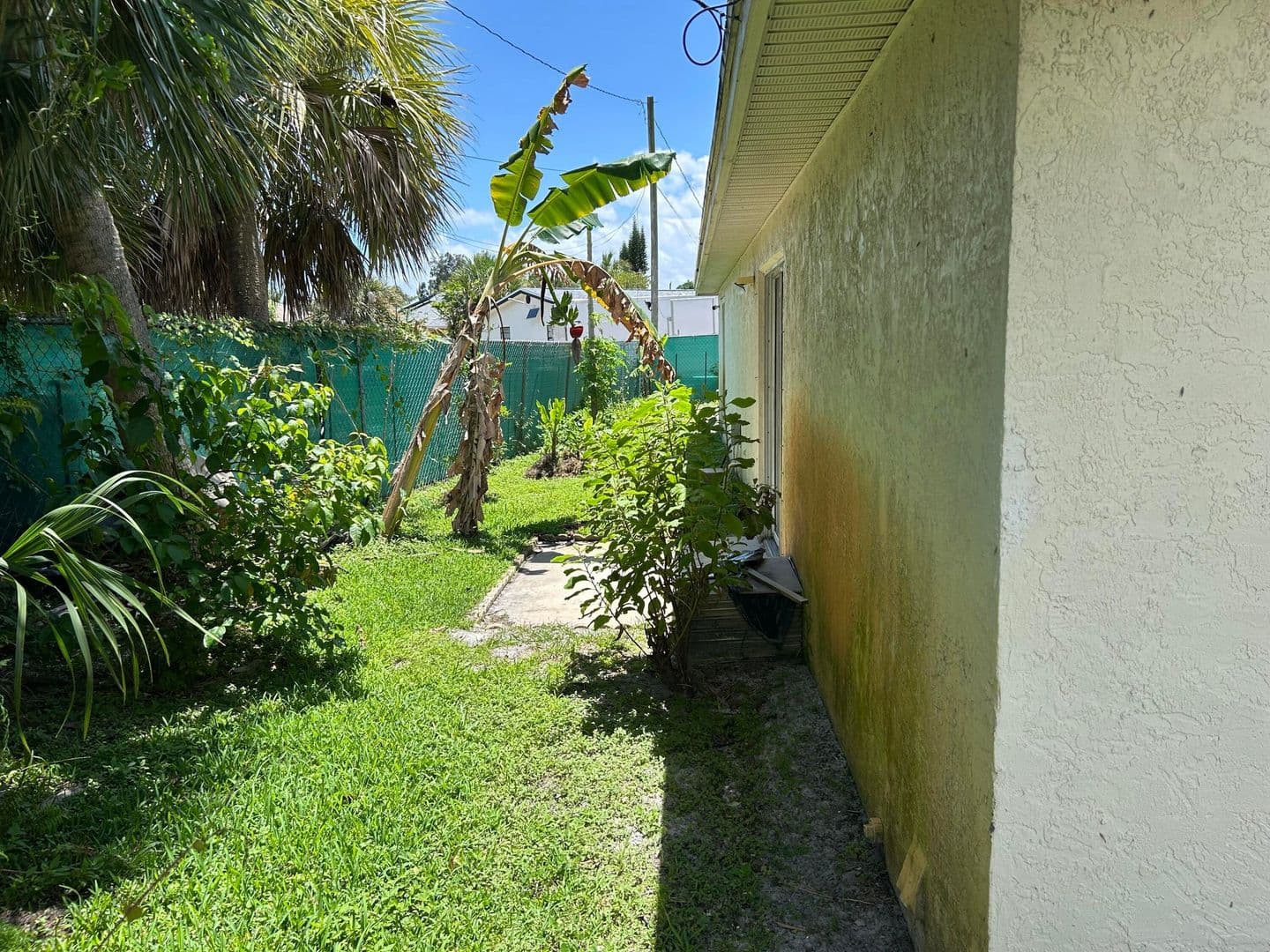 BOYNTON BEACH House: 806 NW 1ST ST