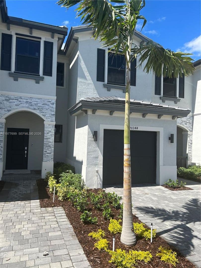 MIAMI GARDENS House: 20344 NW 6TH PL #20344