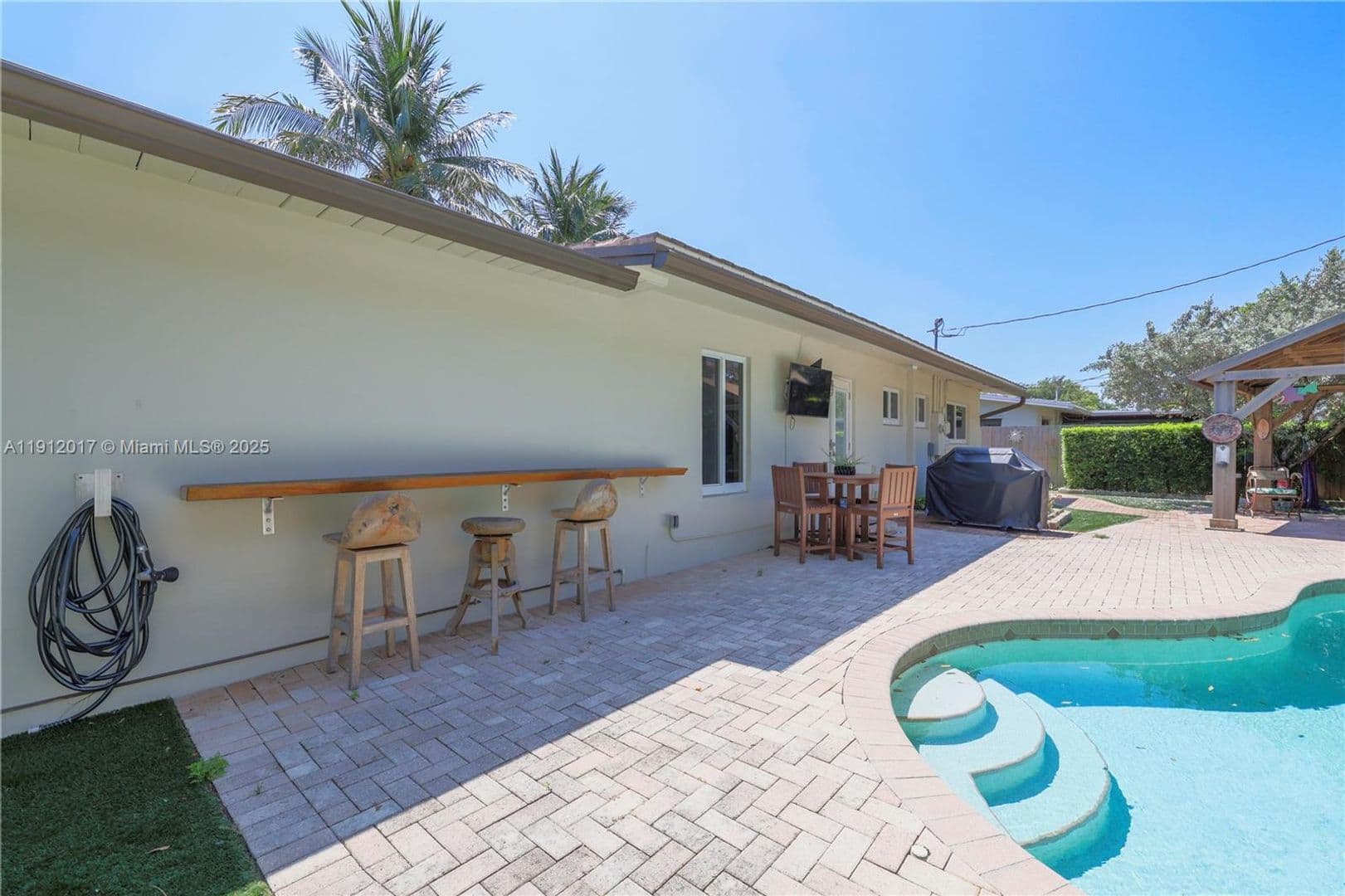 POMPANO BEACH House: 1311 NE 26TH TER #1311