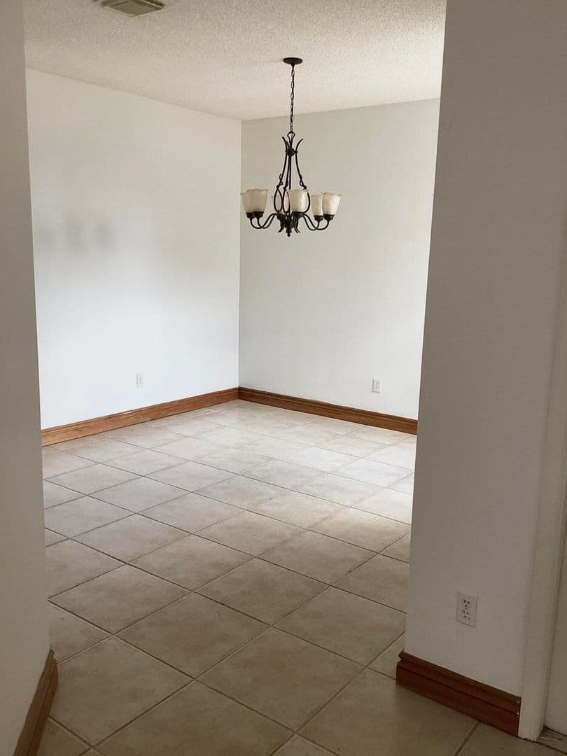 PEMBROKE PINES House: 19440 SW 2ND ST #19440