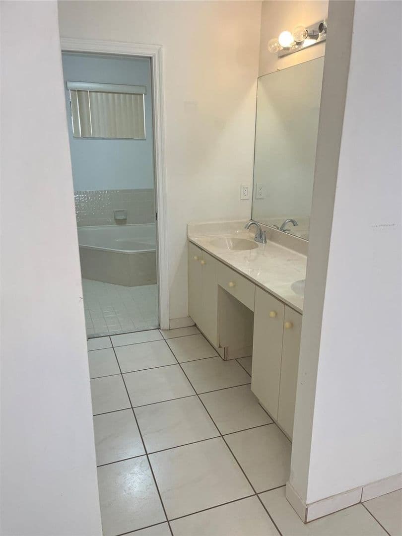 PLANTATION House: 13412 NW 5TH PL #13412