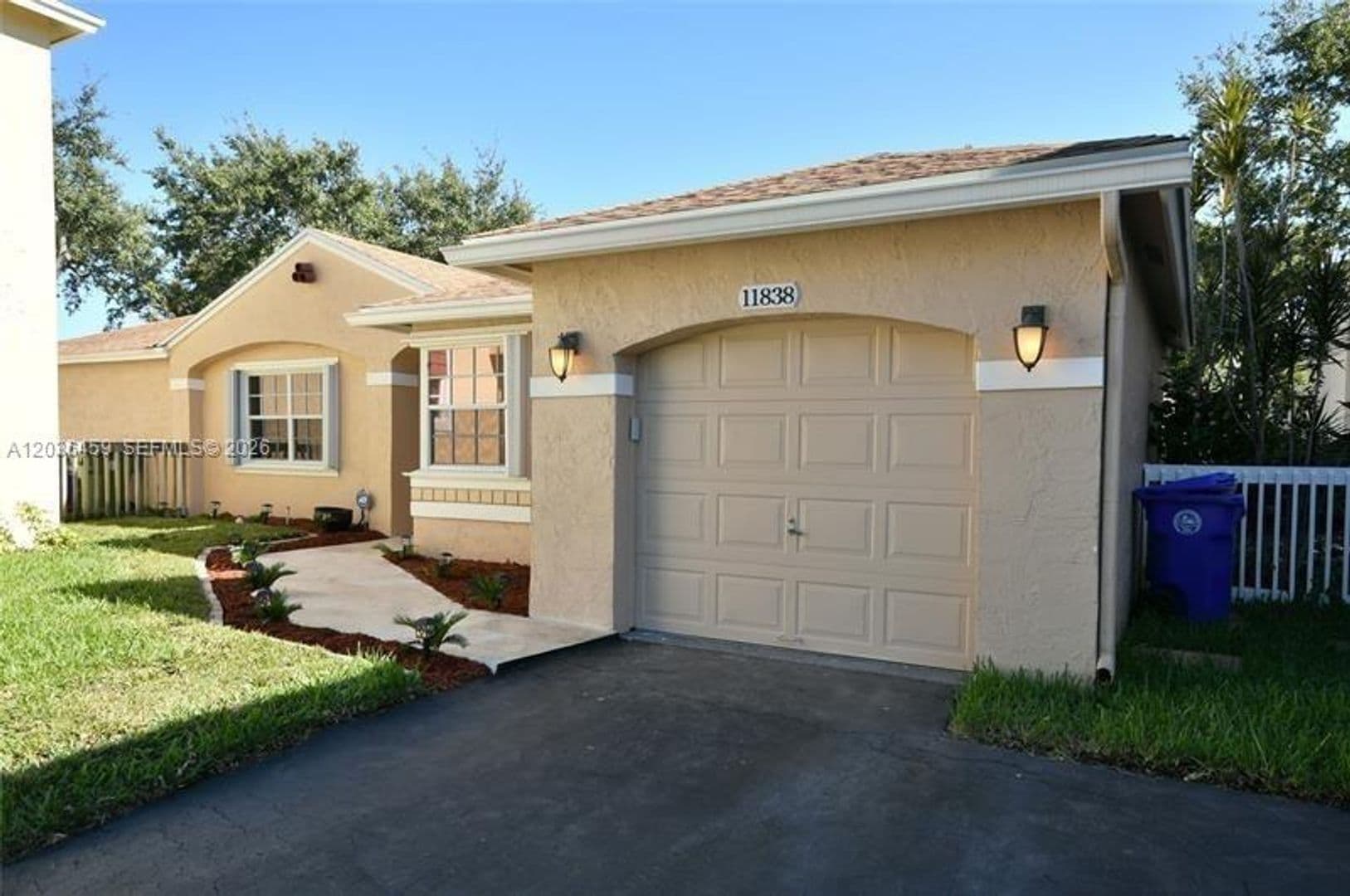 PEMBROKE PINES House: 11838 NW 13TH ST #11838