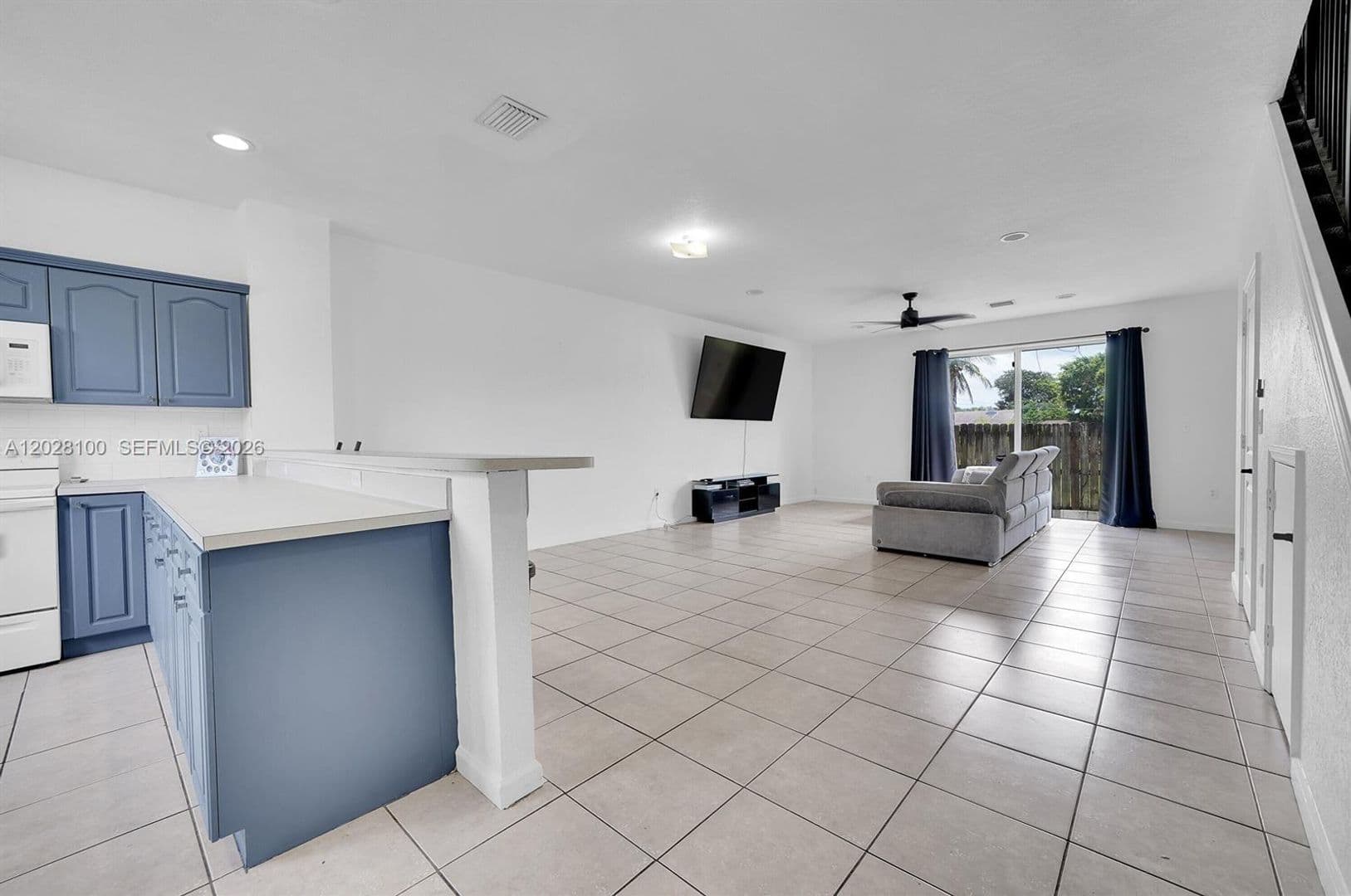 HOLLYWOOD House: 2620 PIERCE ST #TOWNHOUSE A3