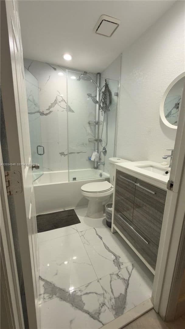 PEMBROKE PINES House: 11727 NW 12TH ST #11727