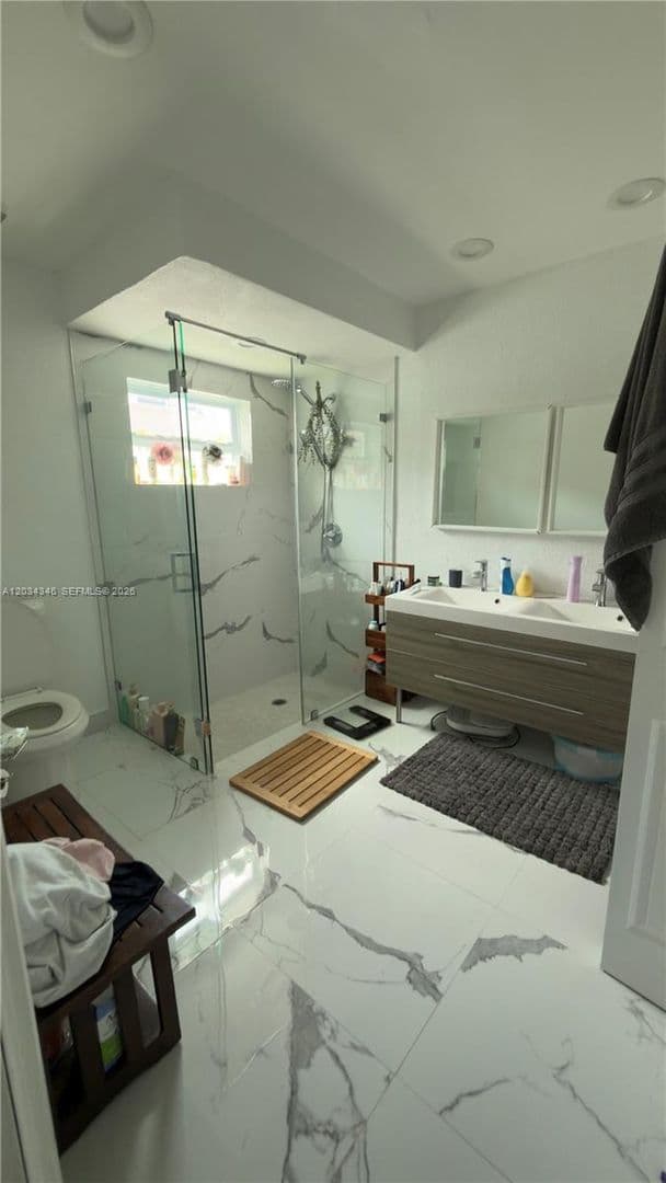 PEMBROKE PINES House: 11727 NW 12TH ST #11727