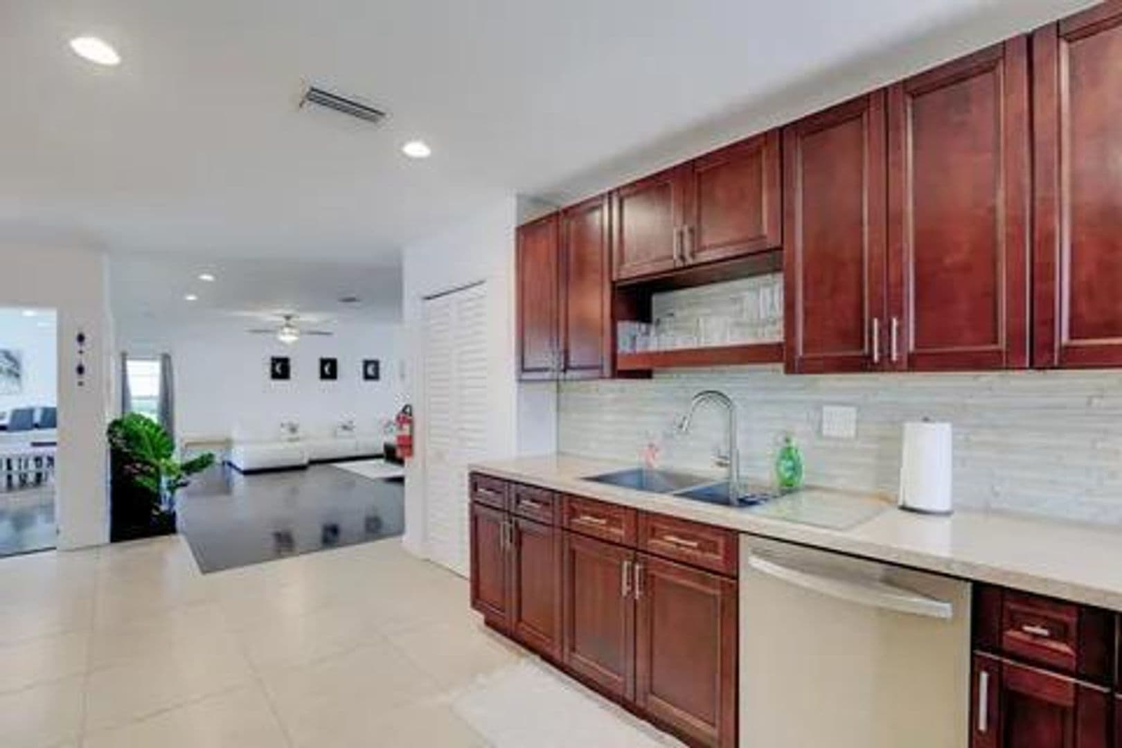 FORT LAUDERDALE House: 3170 NW 68TH COURT #0