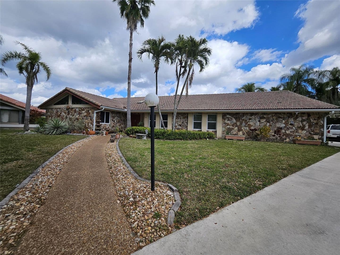 CORAL SPRINGS House: 197 NW 113TH WAY #197