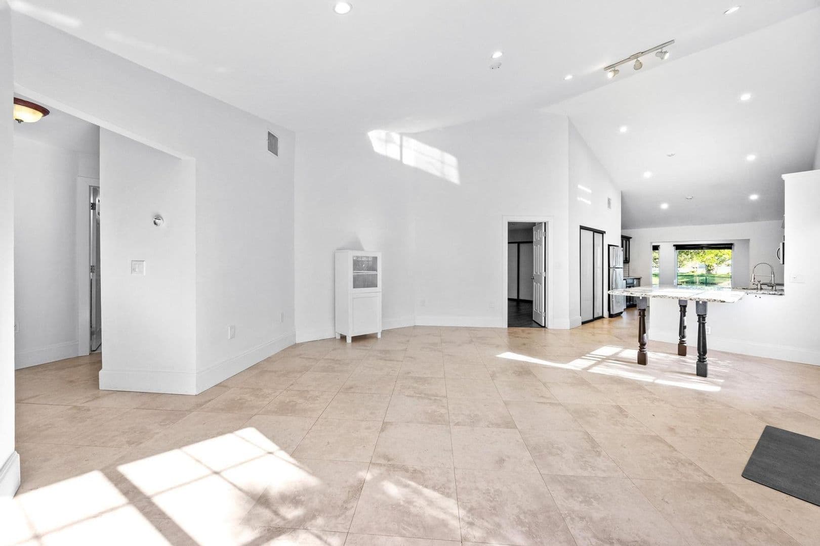 DAVIE House: 11110 SW 9TH PL