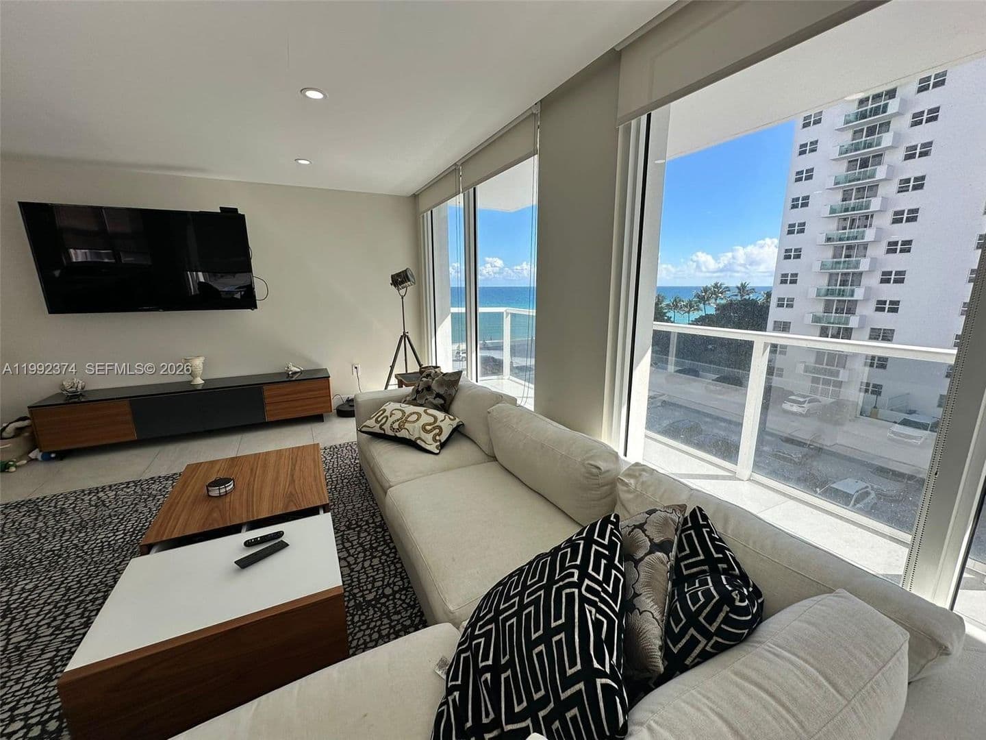HOLLYWOOD House: 2751 S OCEAN DR #APT 508S