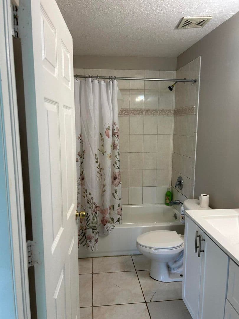BOYNTON BEACH House: 806 NW 1ST ST