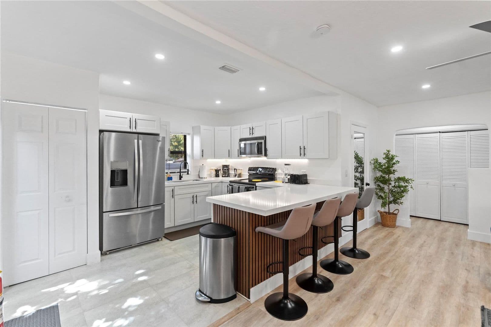 OAKLAND PARK House: 719 NE 36TH ST #719