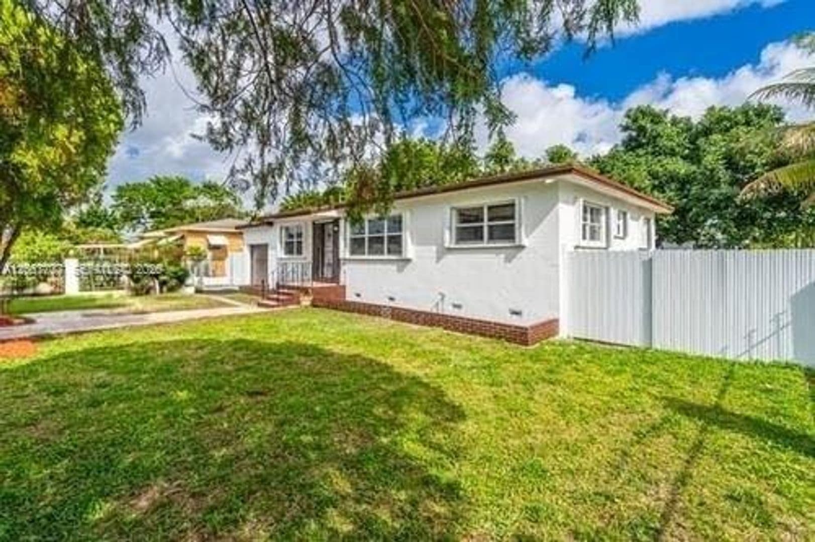 MIAMI GARDENS House: 18011 NW 6TH PL