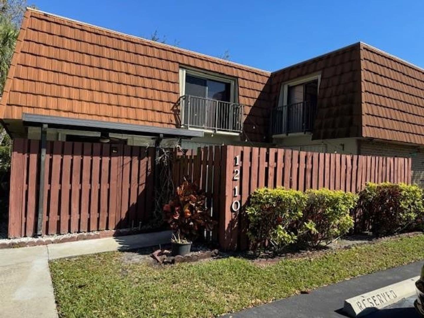DAVIE House: 1210 SW 118TH TER #1210