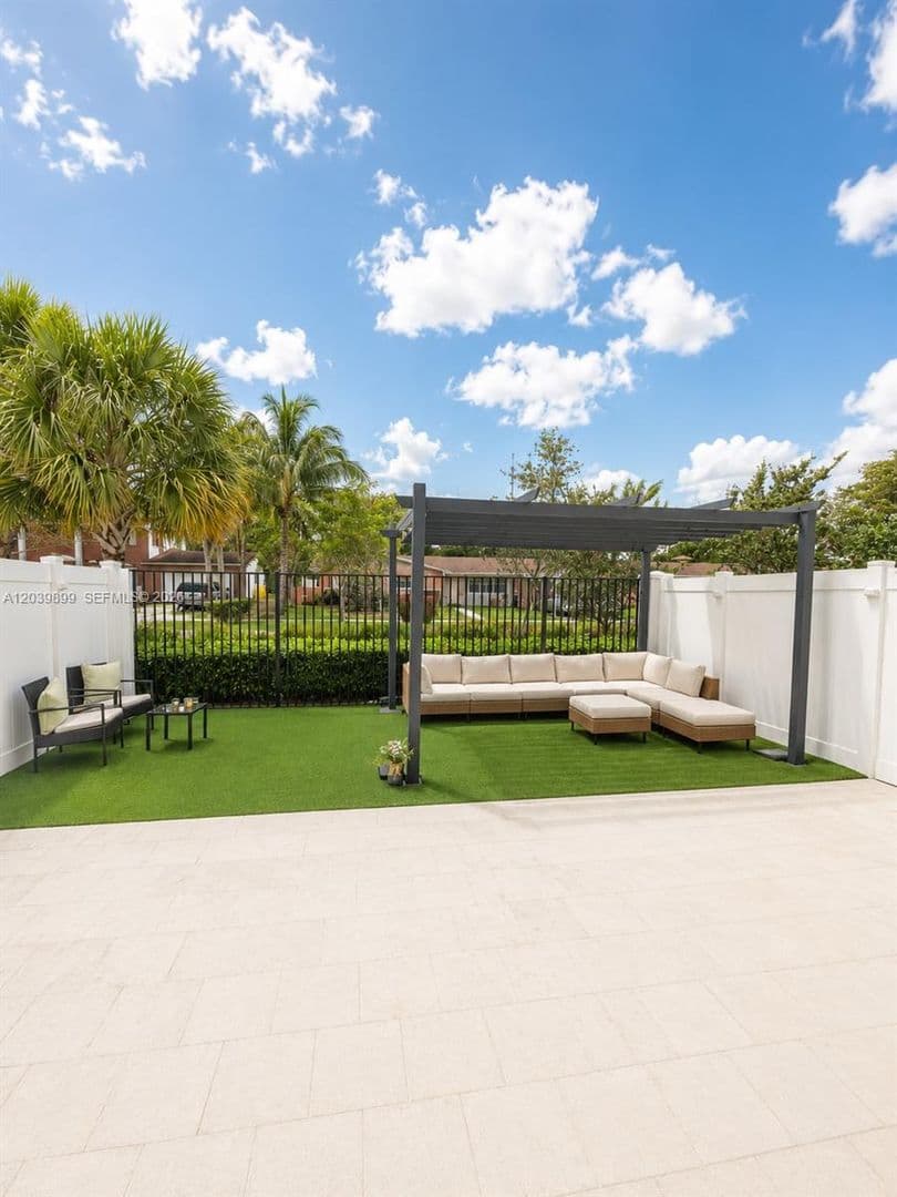 MIAMI GARDENS House: 452 NW 203RD TER