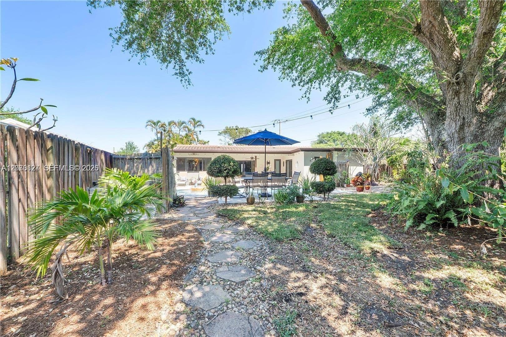 HOLLYWOOD House: 3700 W PARK RD