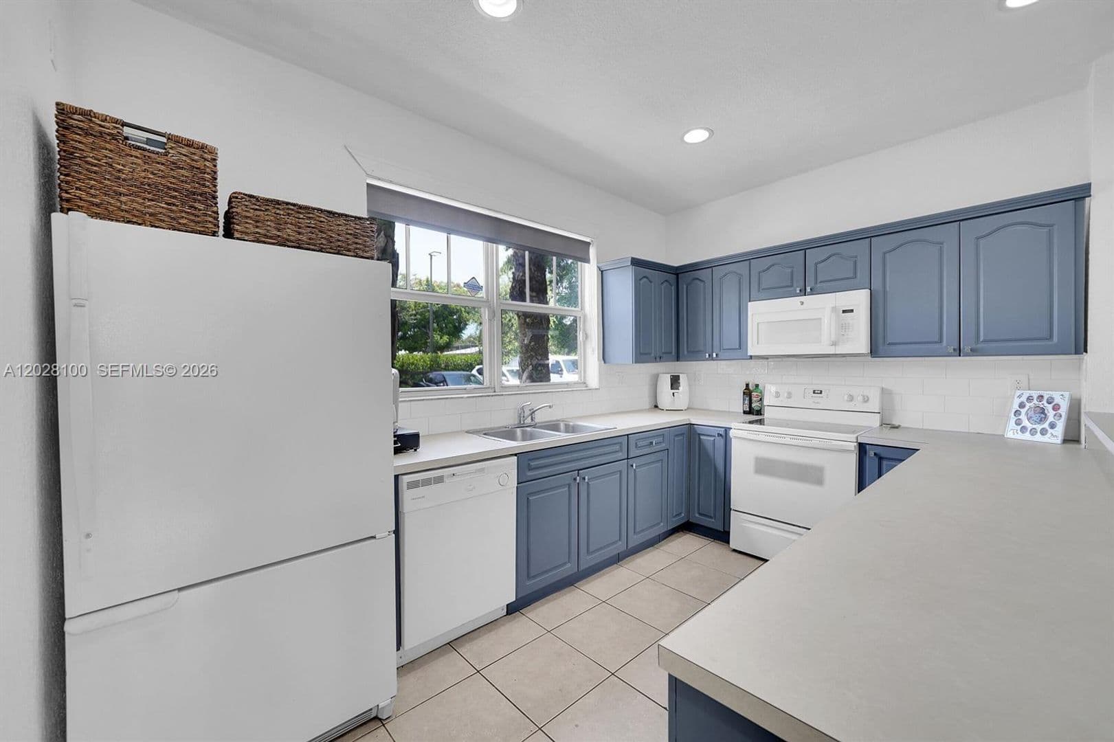 HOLLYWOOD House: 2620 PIERCE ST #TOWNHOUSE A3