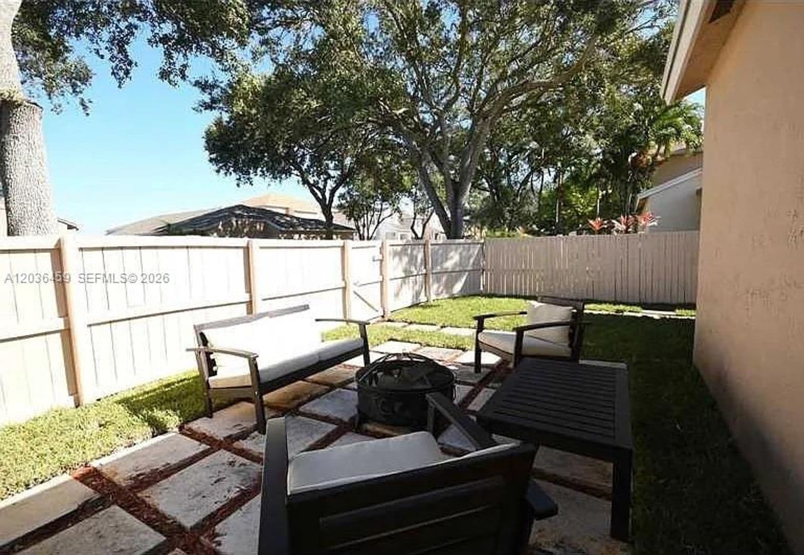 PEMBROKE PINES House: 11838 NW 13TH ST #11838