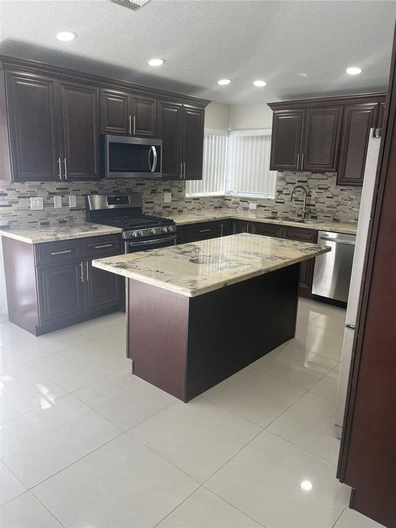 PLANTATION House: 13412 NW 5TH PL #13412