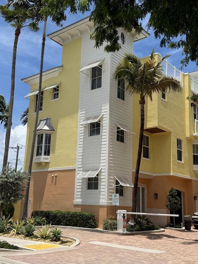 LAUDERDALE BY THE SEA House: 4332 SEAGRAPE DR #APT 4