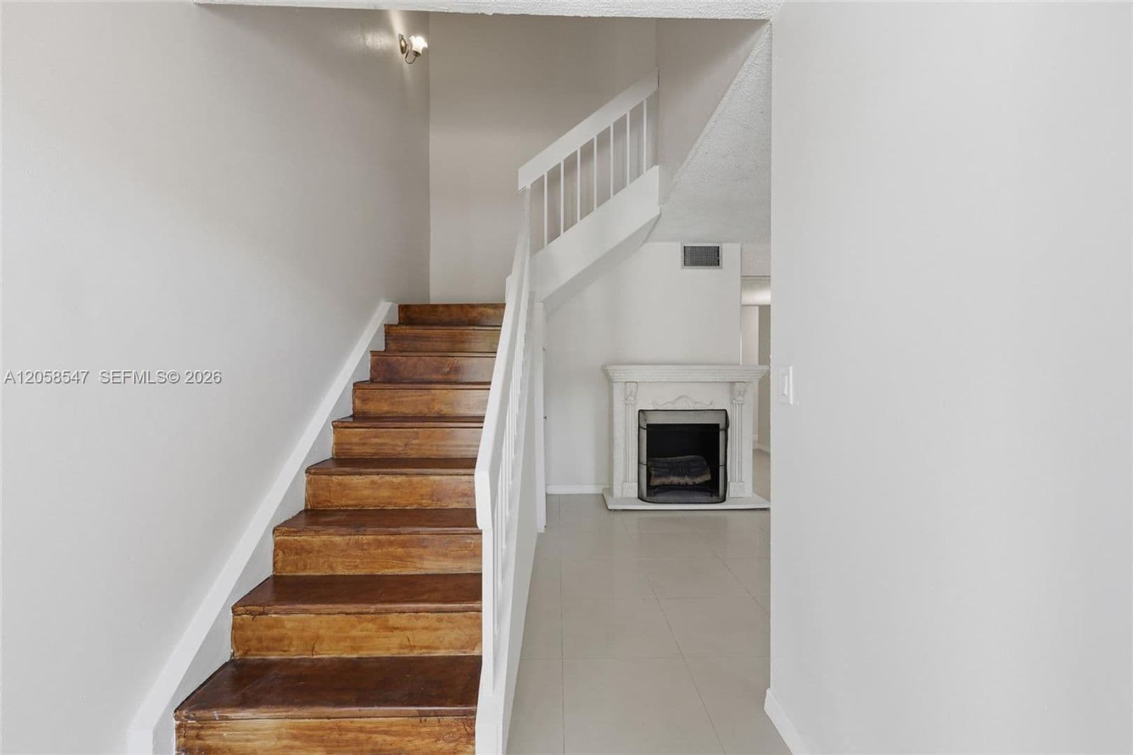 MIRAMAR House: 6929 SW 38TH ST #Townhouse 2-L