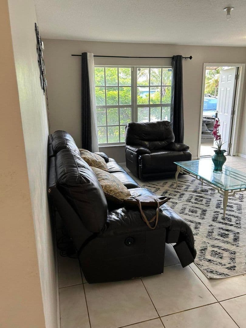 BOYNTON BEACH House: 806 NW 1ST ST