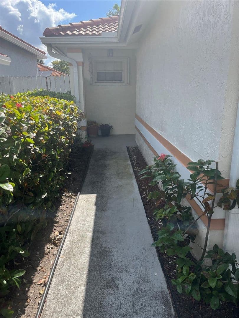 PLANTATION House: 13412 NW 5TH PL #13412