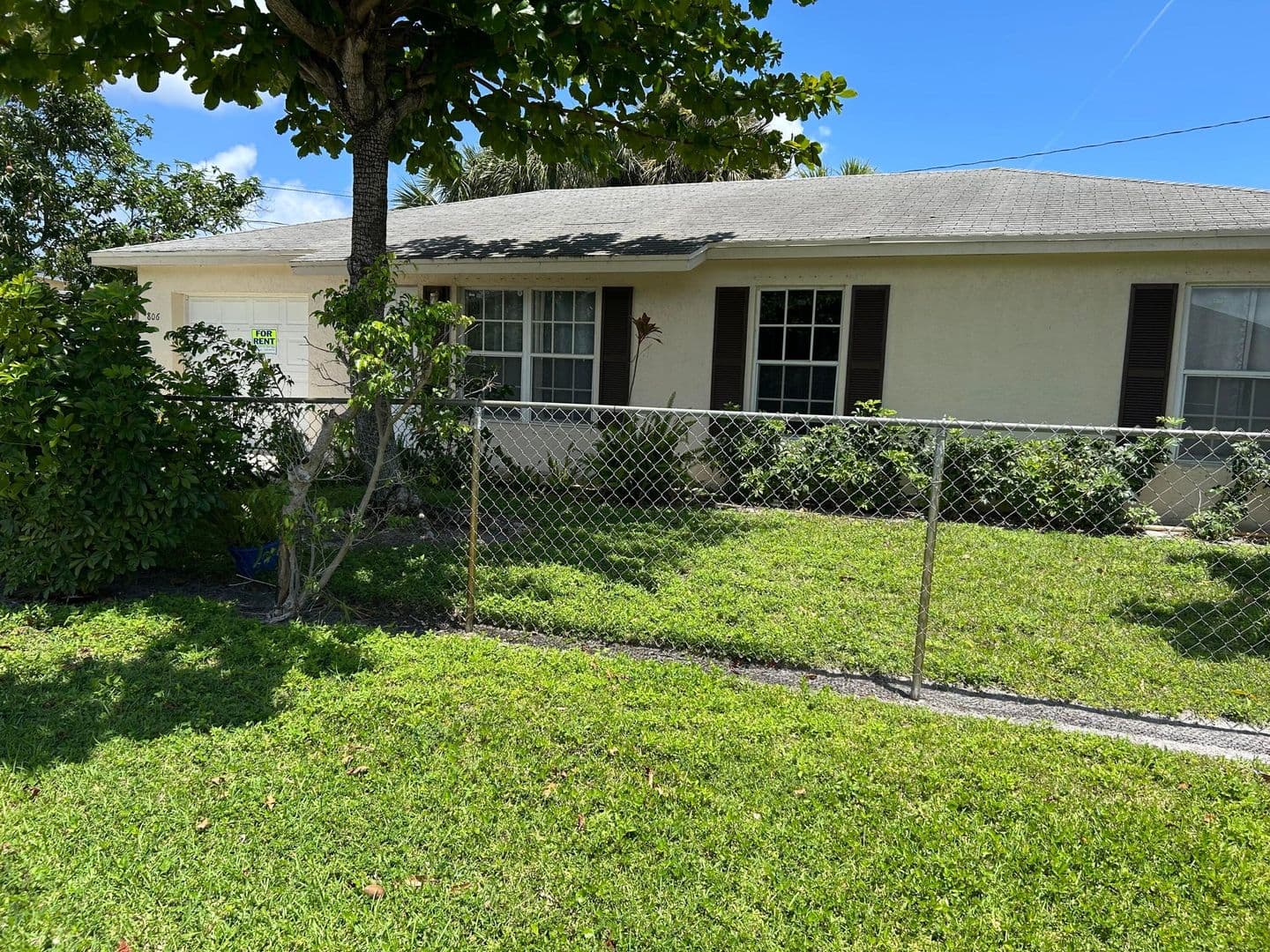 BOYNTON BEACH House: 806 NW 1ST ST
