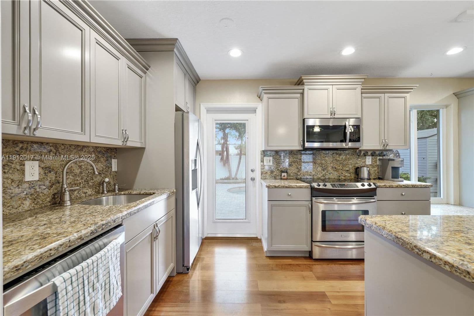 POMPANO BEACH House: 1311 NE 26TH TER #1311