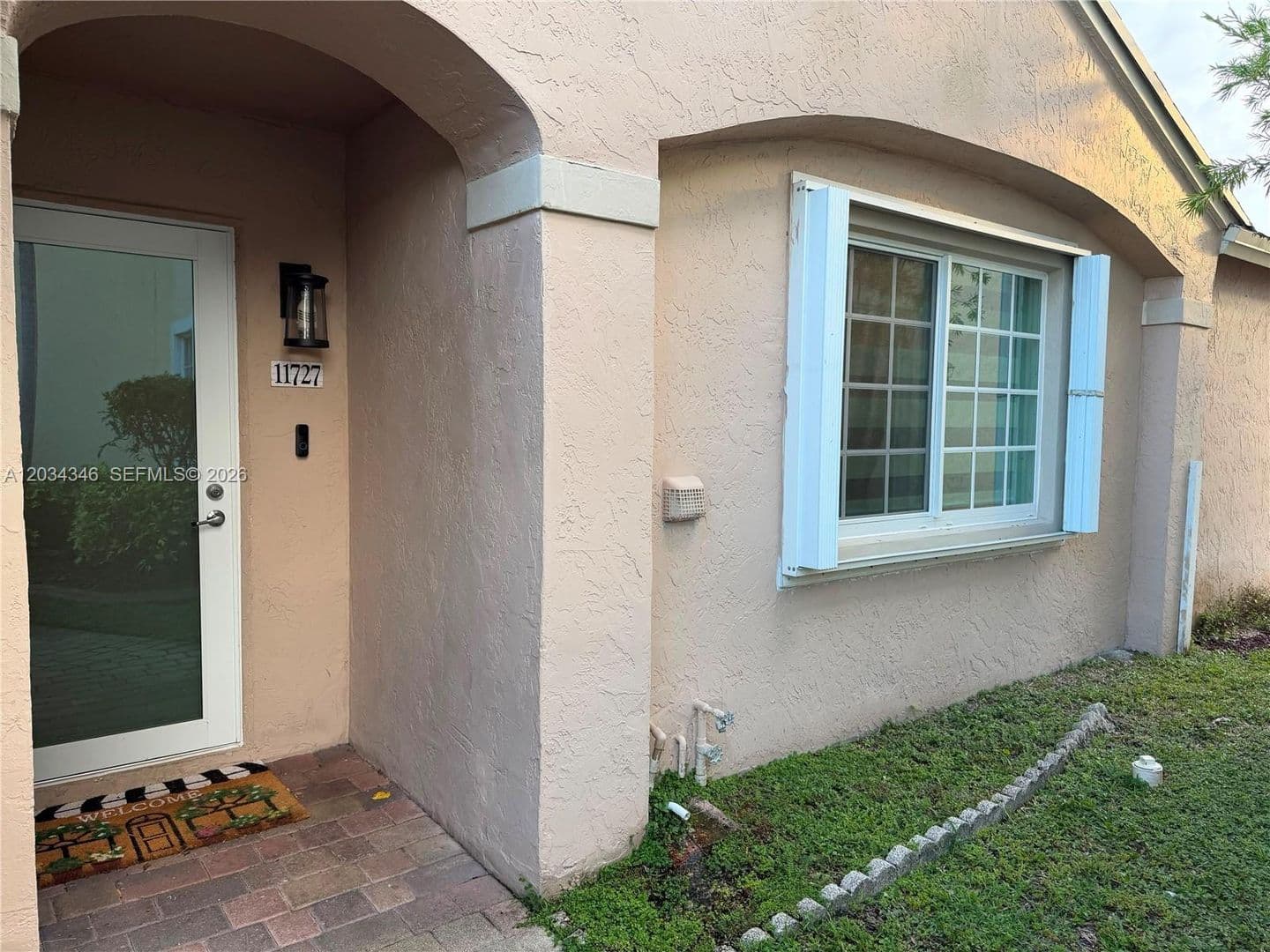 PEMBROKE PINES House: 11727 NW 12TH ST #11727