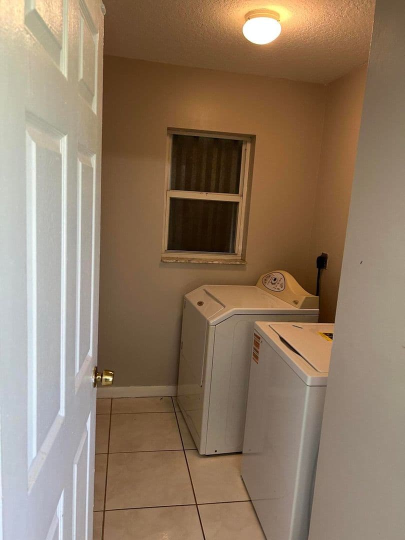 BOYNTON BEACH House: 806 NW 1ST ST