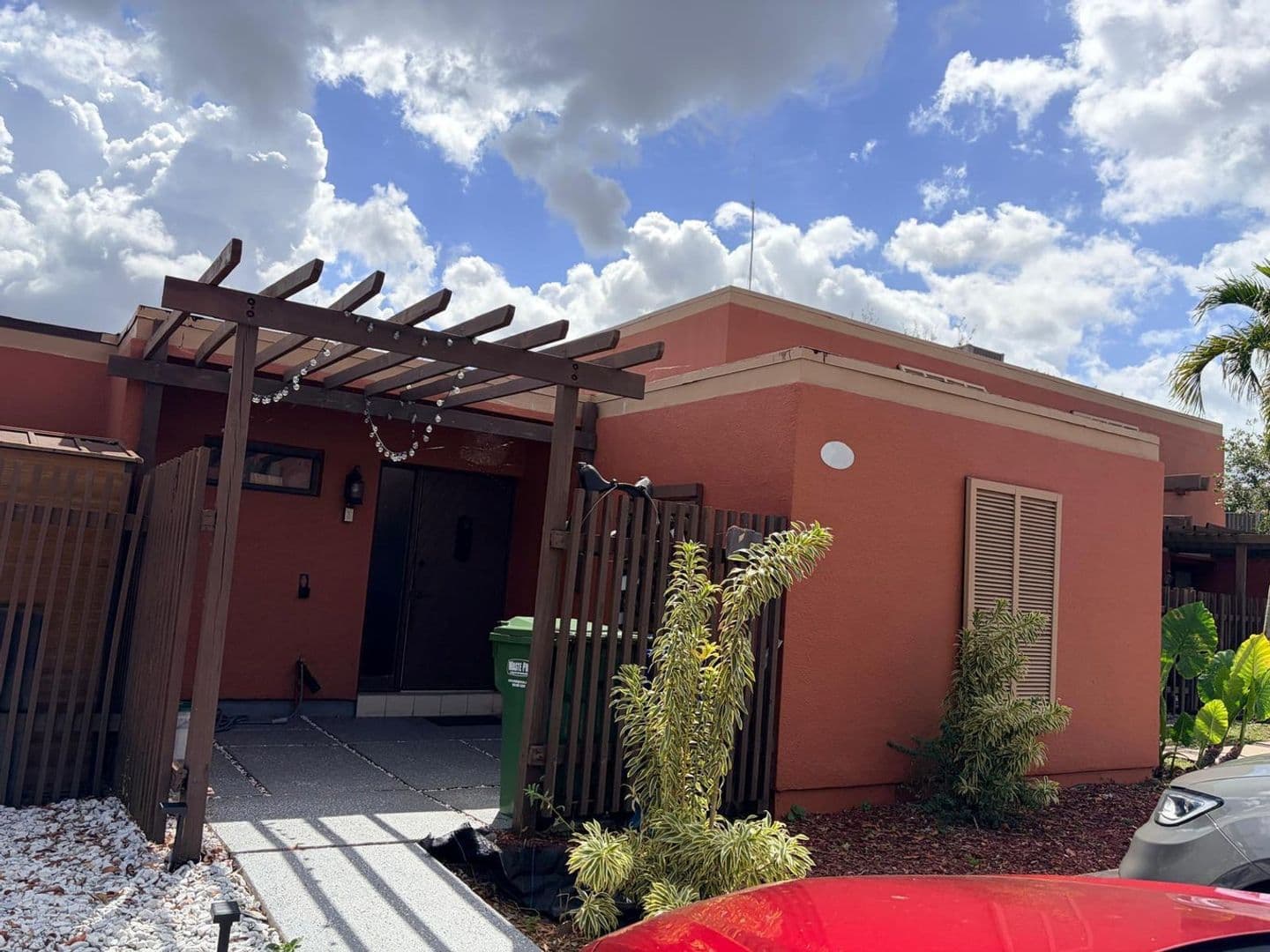 PEMBROKE PINES House: 1641 FAIRWAY RD #0