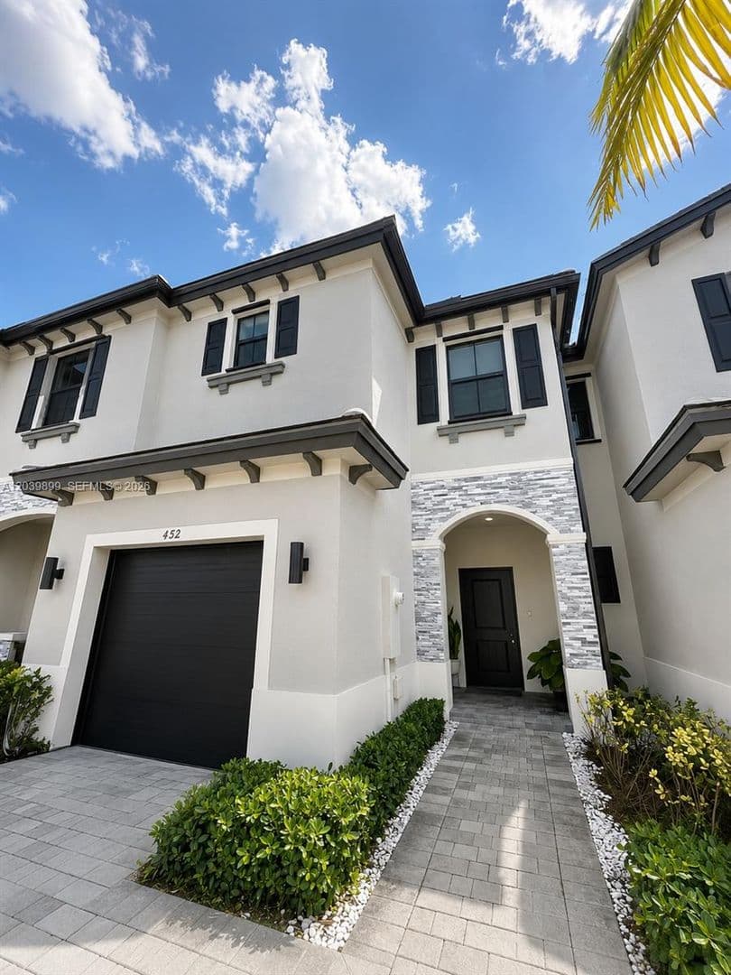 MIAMI GARDENS House: 452 NW 203RD TER
