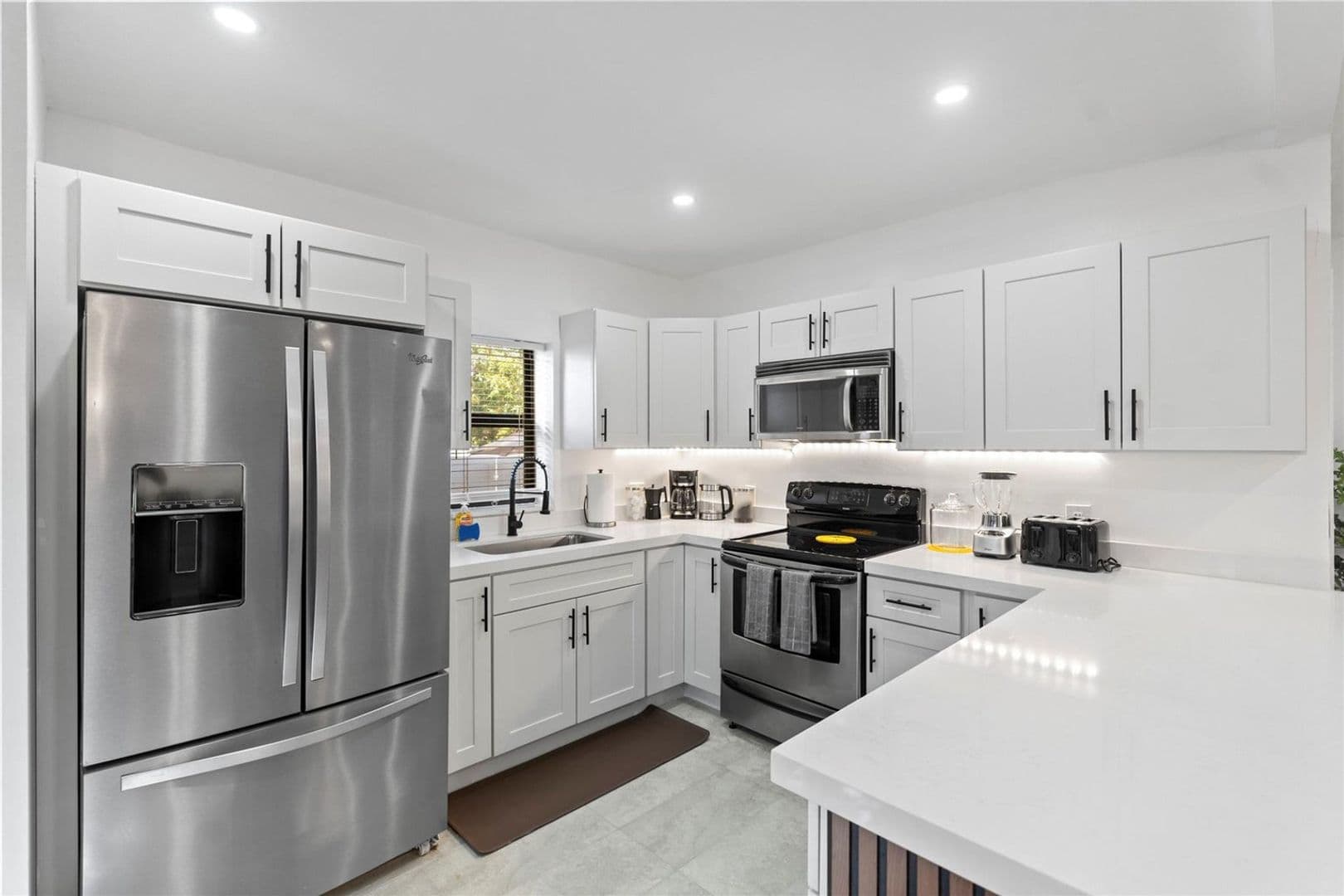 OAKLAND PARK House: 719 NE 36TH ST #719