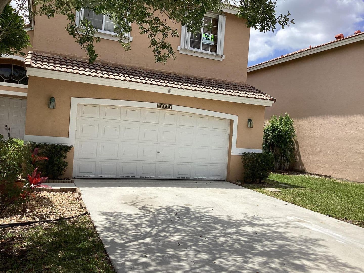 PEMBROKE PINES House: 19440 SW 2ND ST #19440