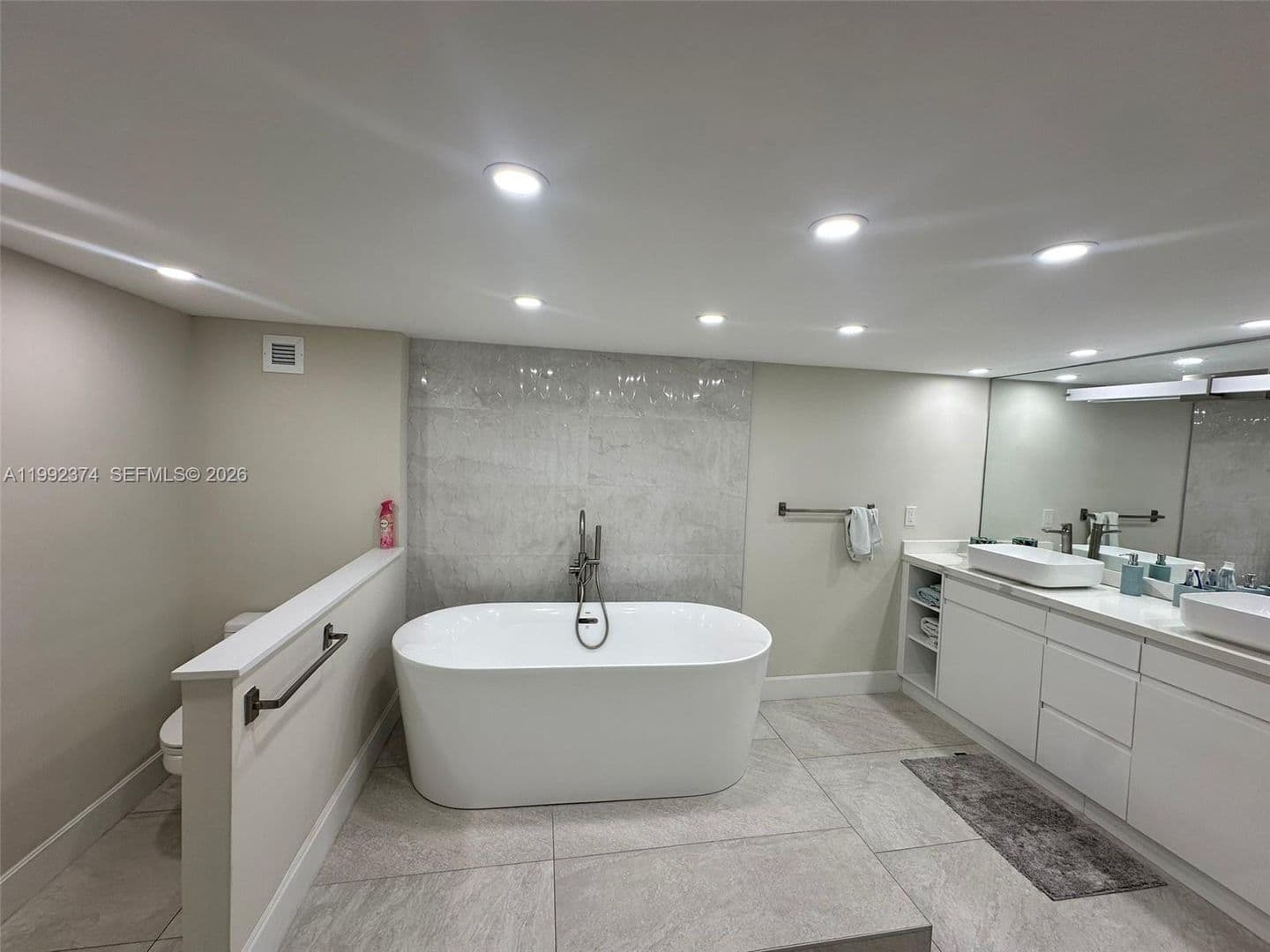 HOLLYWOOD House: 2751 S OCEAN DR #APT 508S