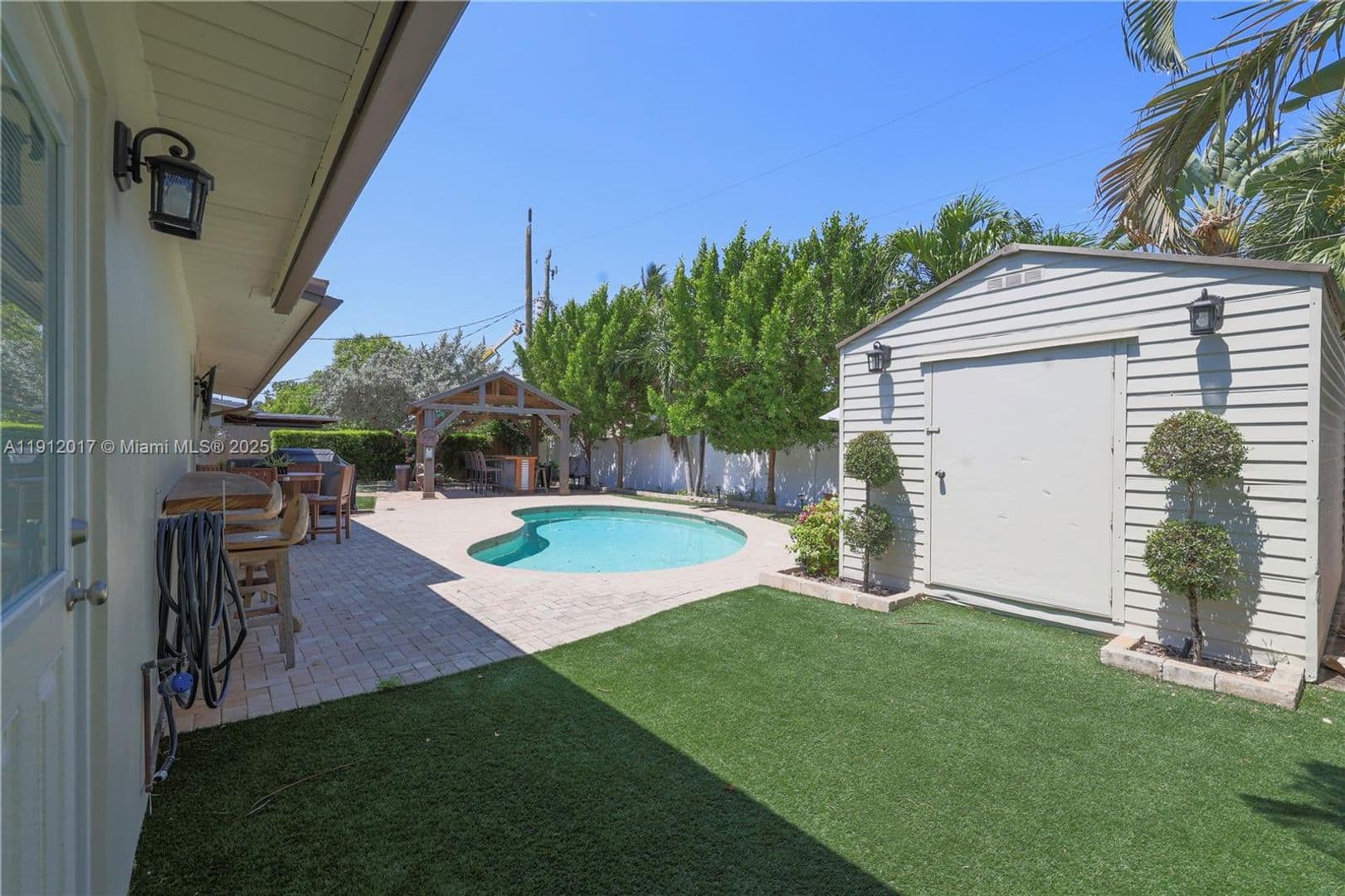 POMPANO BEACH House: 1311 NE 26TH TER #1311