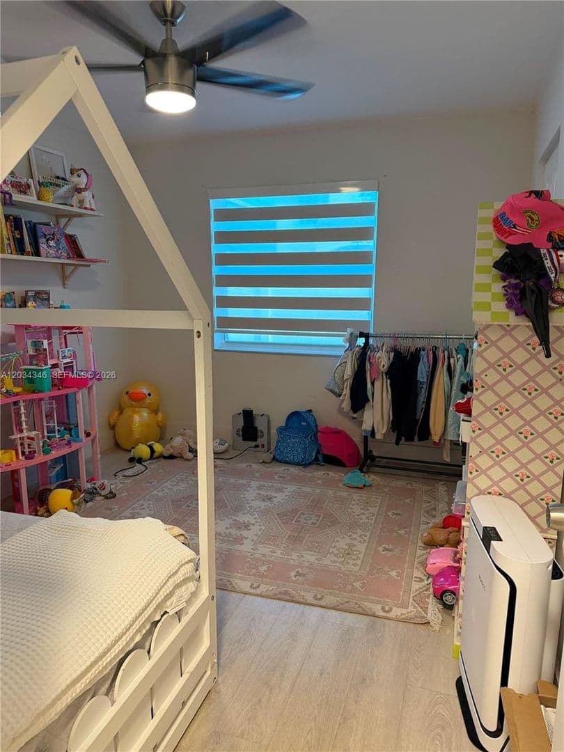 PEMBROKE PINES House: 11727 NW 12TH ST #11727
