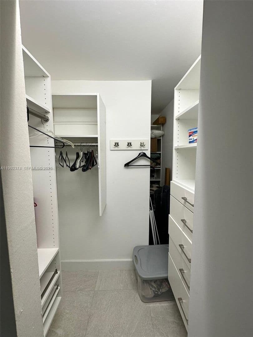 HOLLYWOOD House: 2751 S OCEAN DR #APT 508S