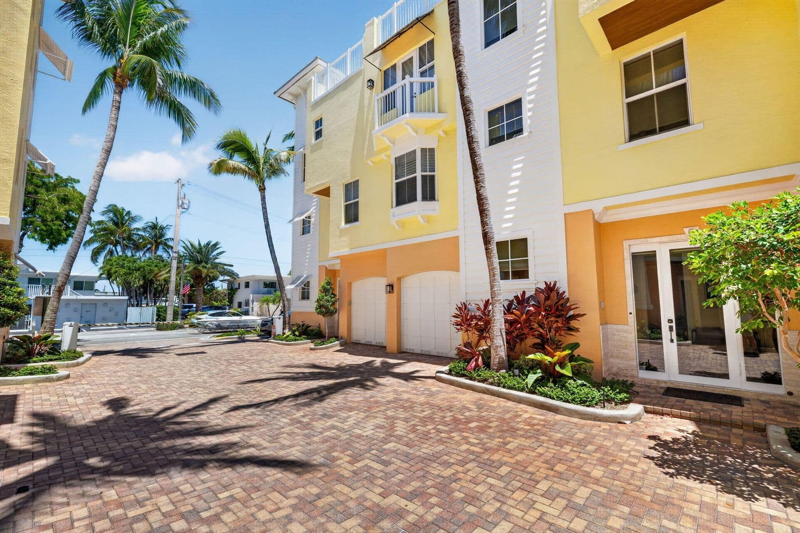 LAUDERDALE BY THE SEA House: 4332 SEAGRAPE DR #APT 4
