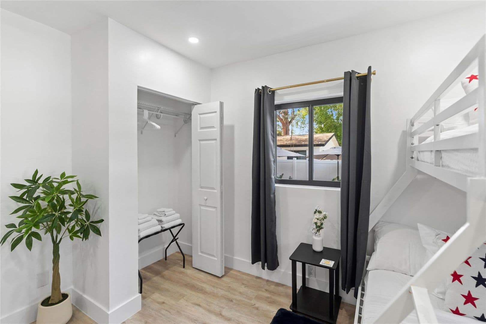 OAKLAND PARK House: 719 NE 36TH ST #719