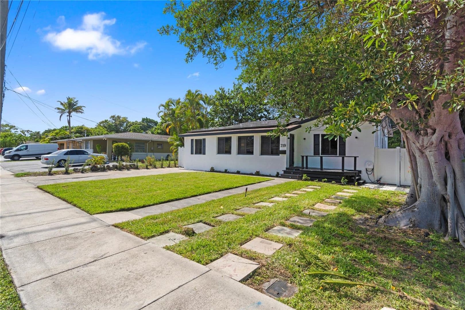 OAKLAND PARK House: 719 NE 36TH ST #719