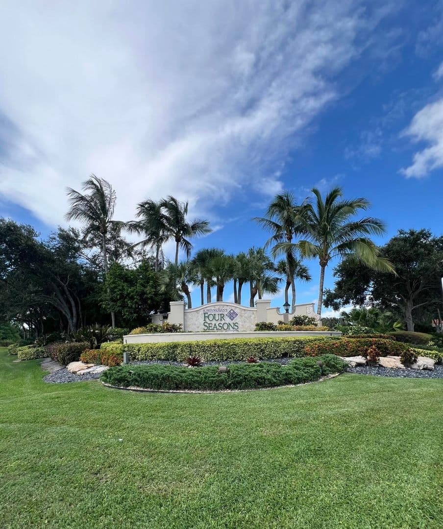 DELRAY BEACH House: 9774 ISLES CAY DR