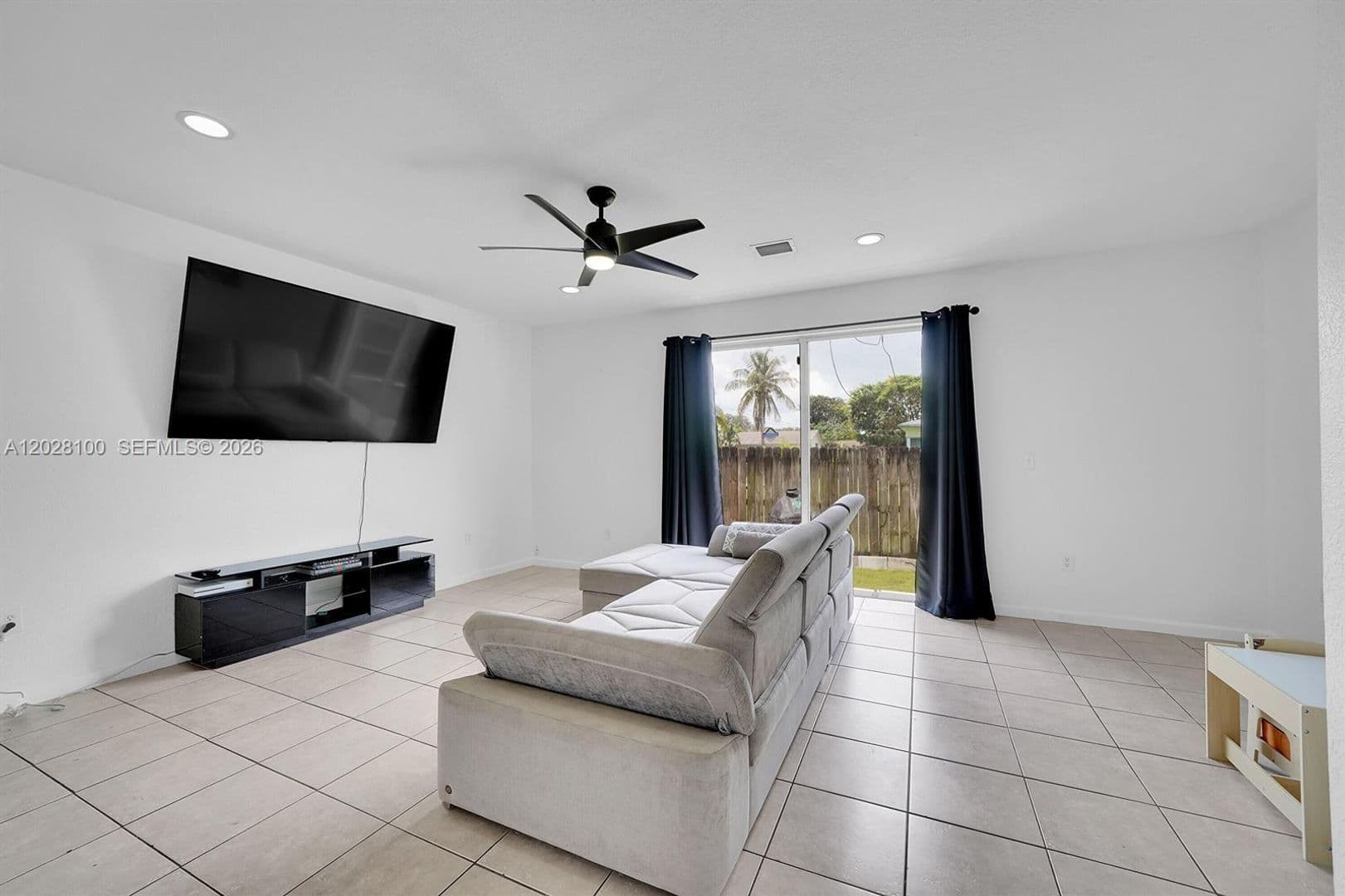 HOLLYWOOD House: 2620 PIERCE ST #TOWNHOUSE A3