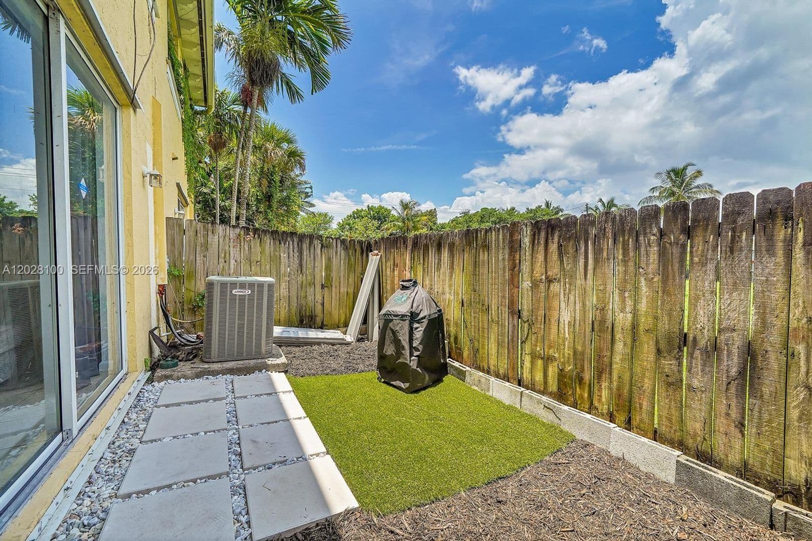 HOLLYWOOD House: 2620 PIERCE ST #TOWNHOUSE A3