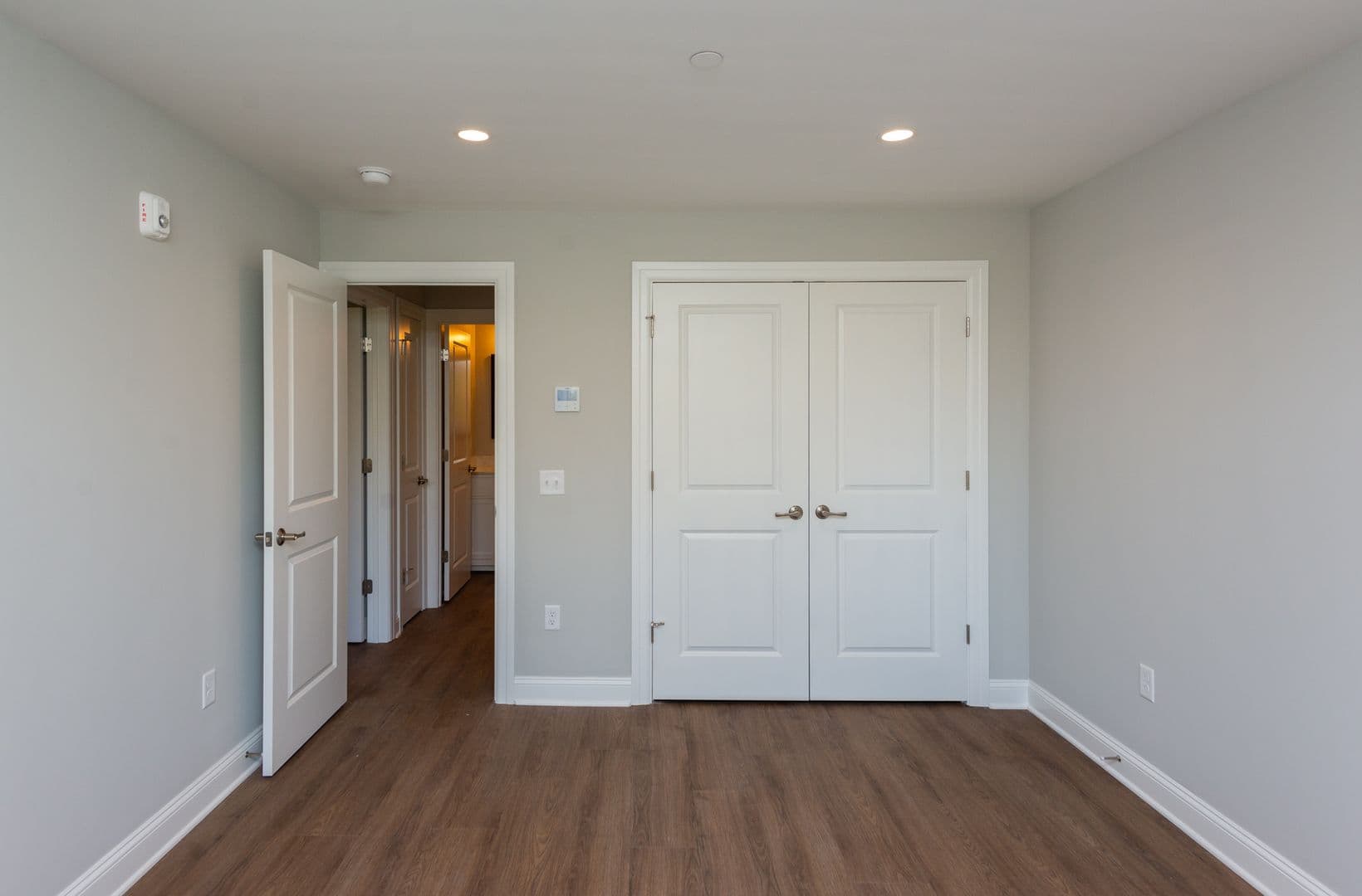 Hamden Apartment: 925 Mix Ave