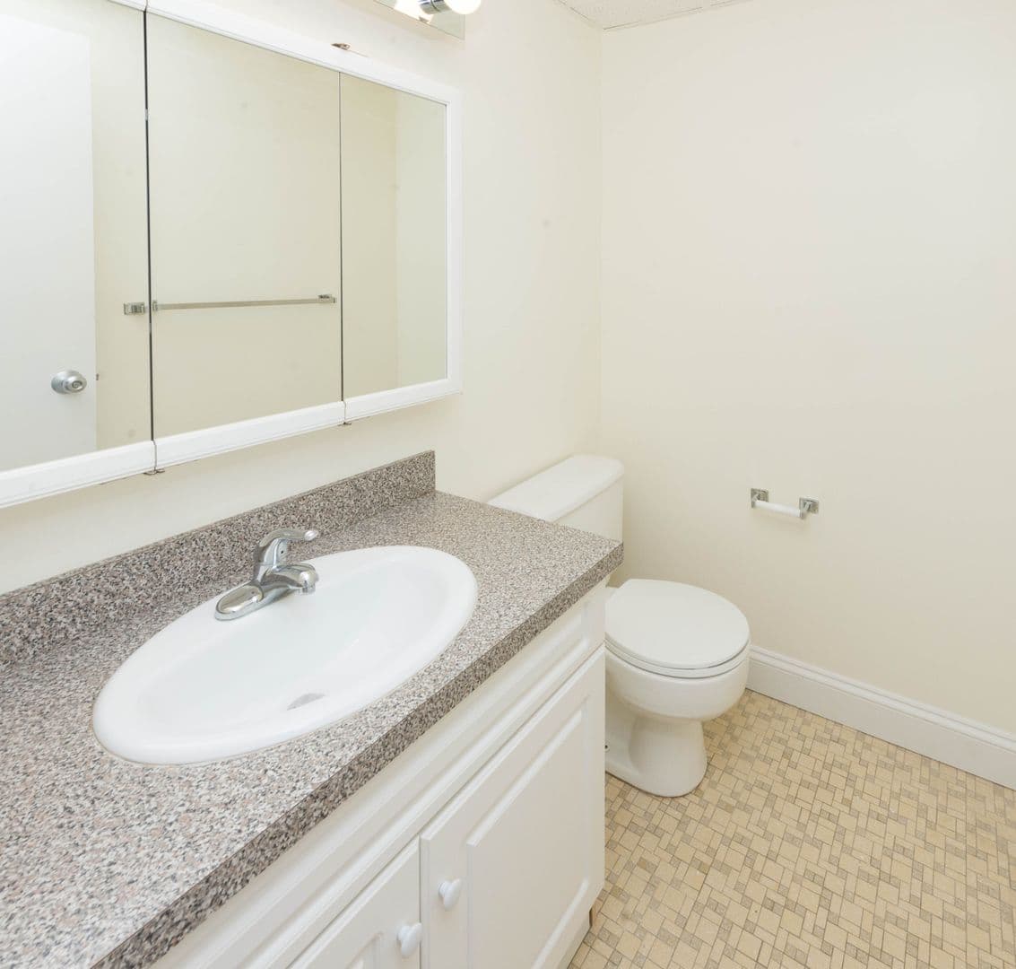 Hamden Apartment: 2405 Whitney Avenue
