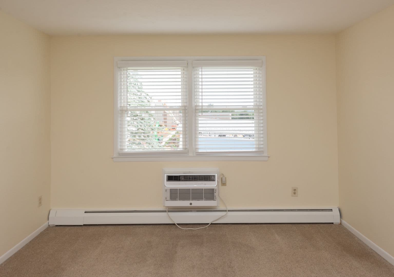 Hamden Apartment: 905 Mix Avenue
