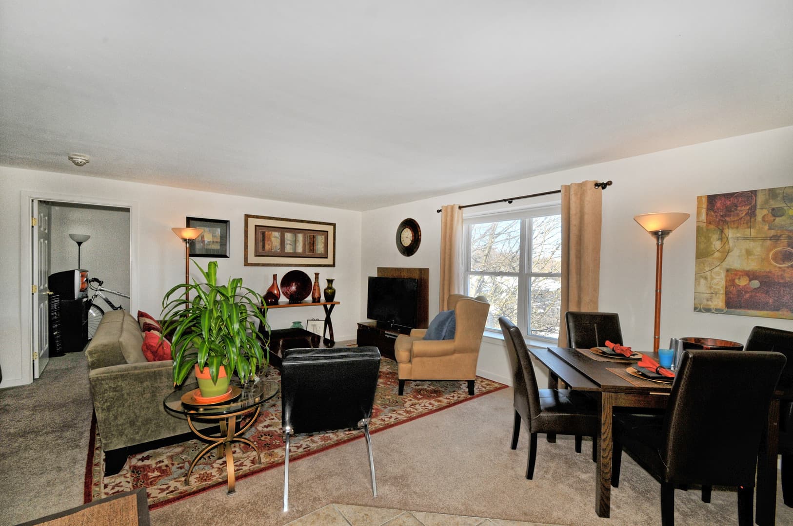 Hamden Apartment: 2 Skiff Street