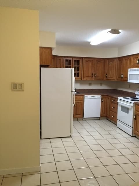 North Haven Apartment: 1298 Hartford Turnpike