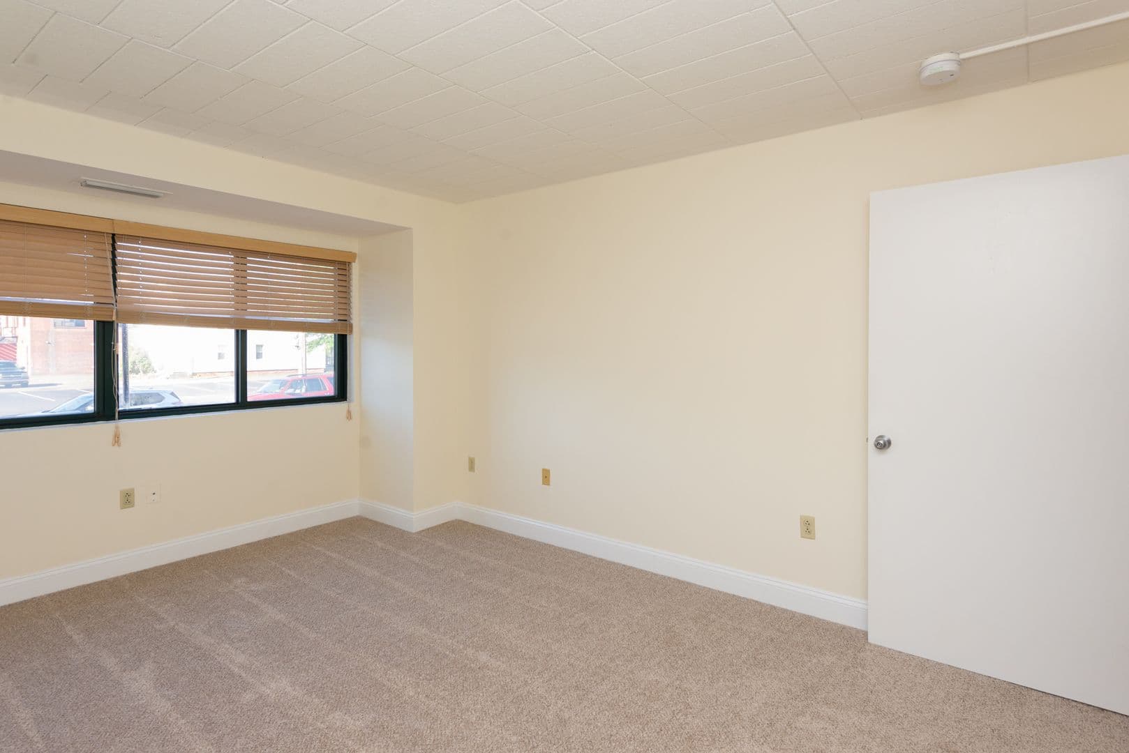 Hamden Apartment: 2405 Whitney Avenue